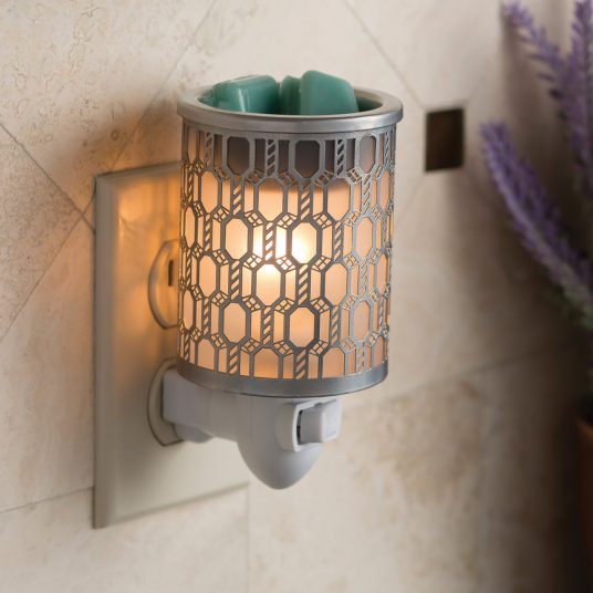 Pluggable Fragrance Warmer Filigree